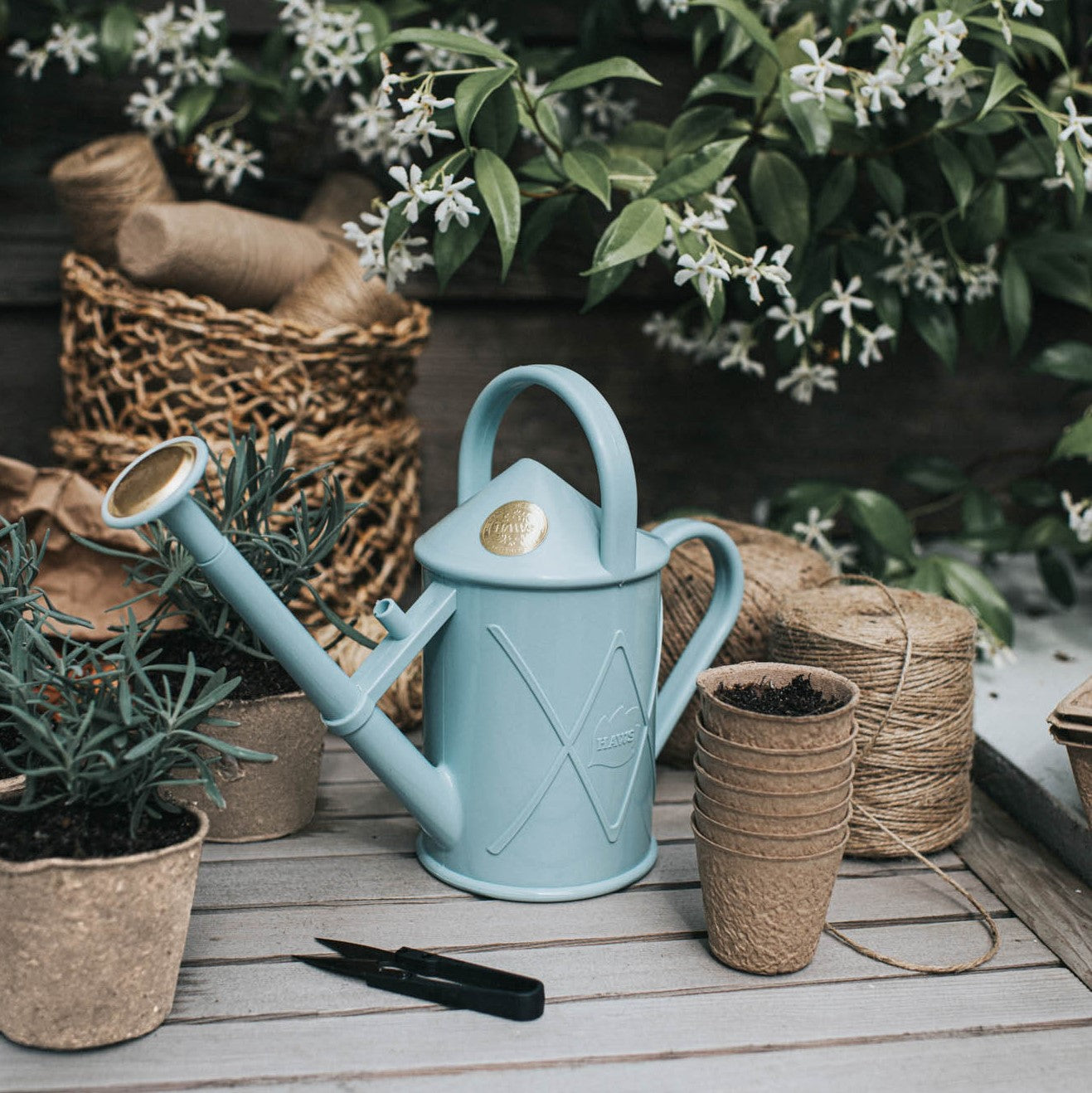 eASSY CARRY WATERING CANS FOR INDOOR OR OUTDOOR GREAT FOR CHILDRENS USE